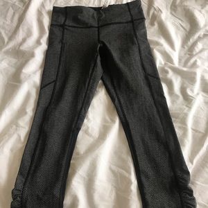 Lululemon 22” herringbone crop Sz 4